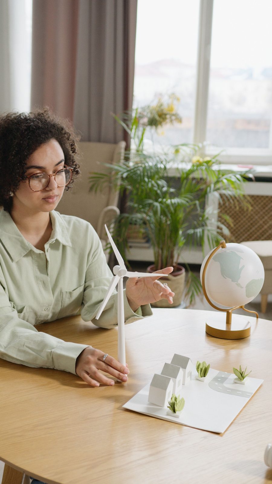 Conseillère en gestion de patrimoine à son bureau
