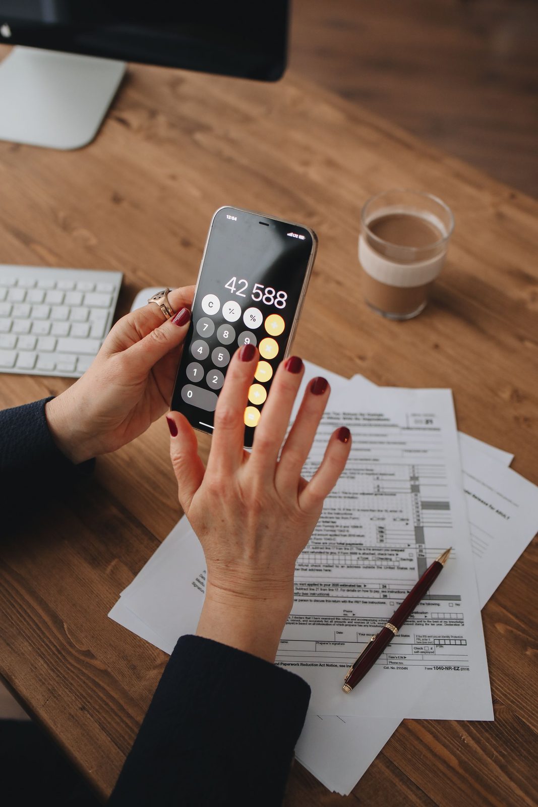 Calculatrice et documents fiscaux – réduire ses impôts intelligemment
