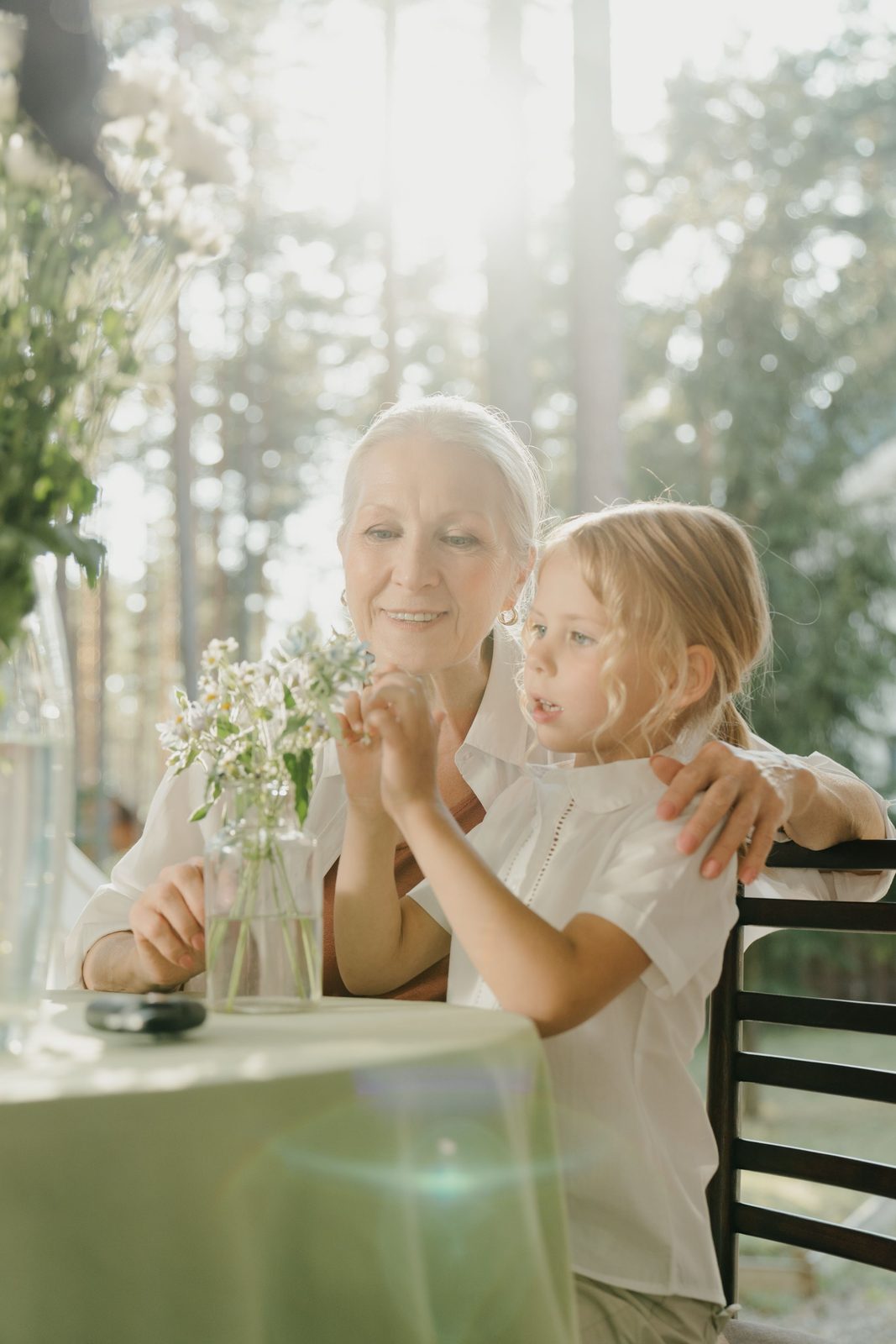 Grand-mère et petite-fille, transmission entre générations